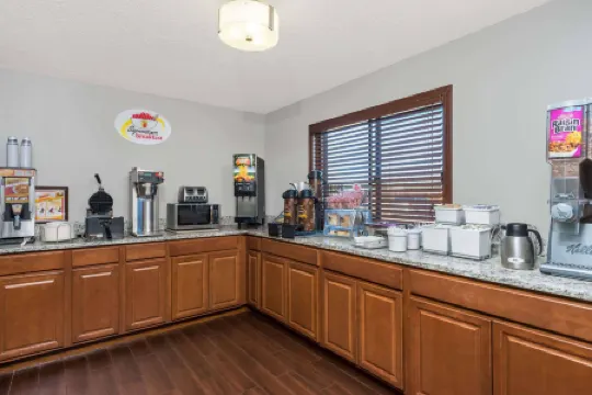 西部平原速8酒店