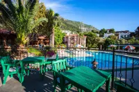 Club Pink Palace Hotel - Kolam Renang
