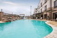 Comfort Suites Marshall - Pool