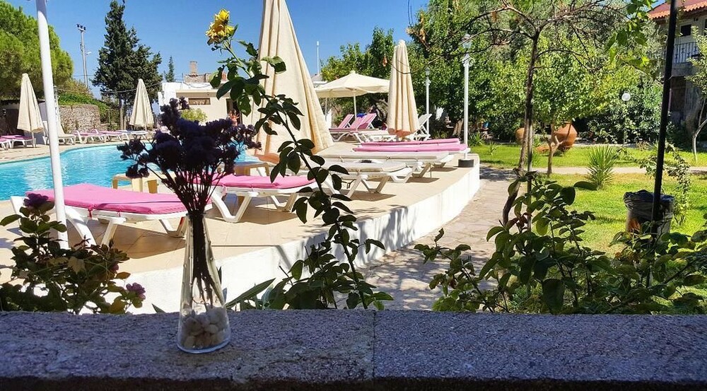 Assos Kadırga Otel