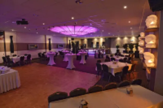 哈勒莫里德德佐特因瓦飯店