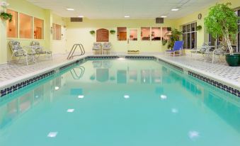 Holiday Inn Express & Suites Watertown-Thousand Islands