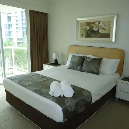 The Crest Apartments - Main Beach