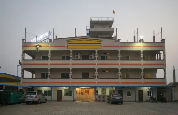 OYO 24580 斯里蘇里亞賓館