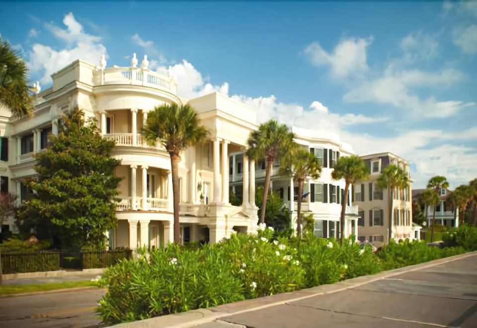 The Lodge Alley Inn - Housity