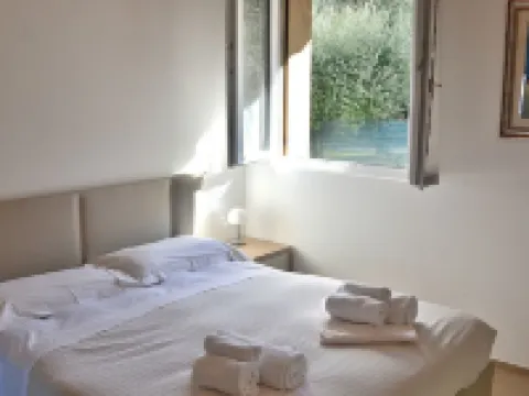 South House with Pool and Lake View