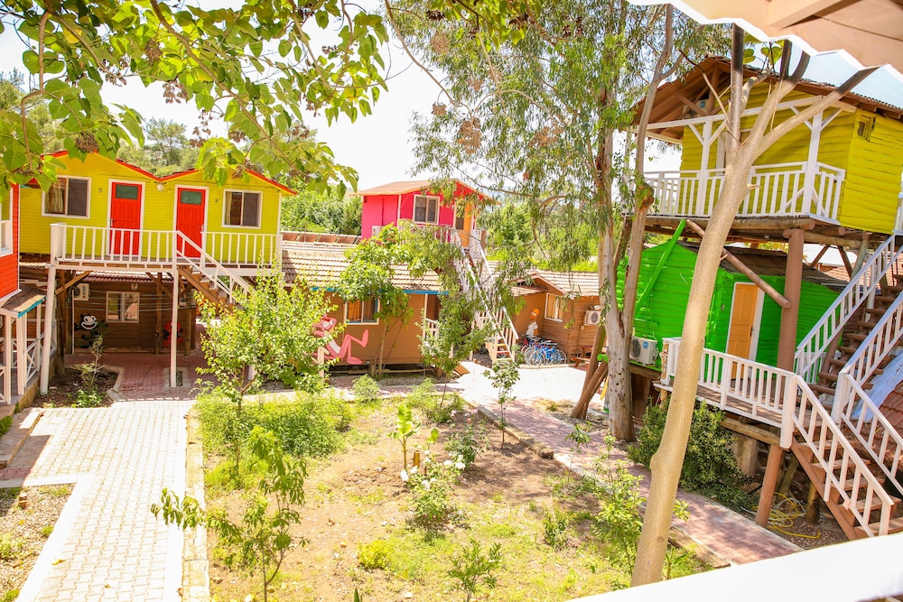 Olimpos Salinas Wooden Houses