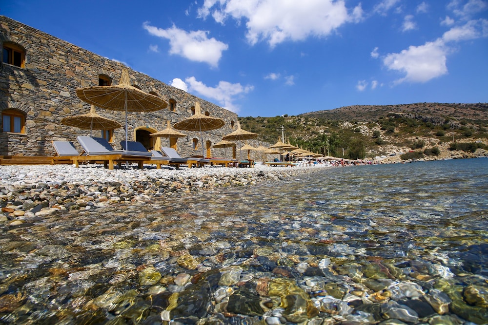 Kargilos Hotel & Beach