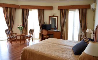 Blue Sea Hotel - Housity