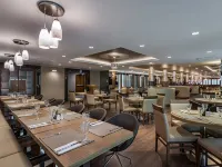 Doubletree by Hilton Istanbul Topkapi Hotels near Chora Museum