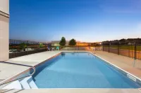 La Quinta Inn & Suites by Wyndham Blue Springs - Pools