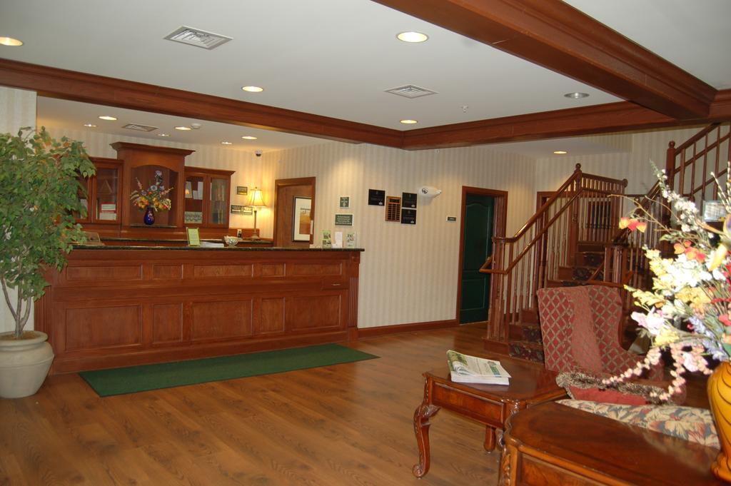 Country Inn & Suites by Radisson, Lake George (Queensbury), NY