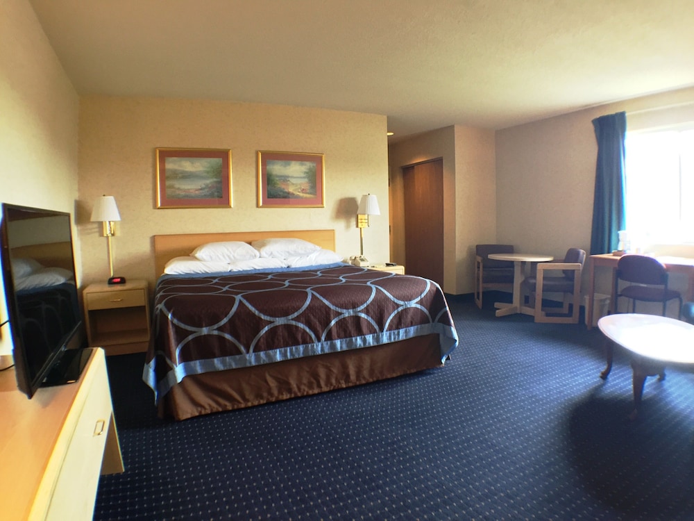 Super 8 by Wyndham Canandaigua