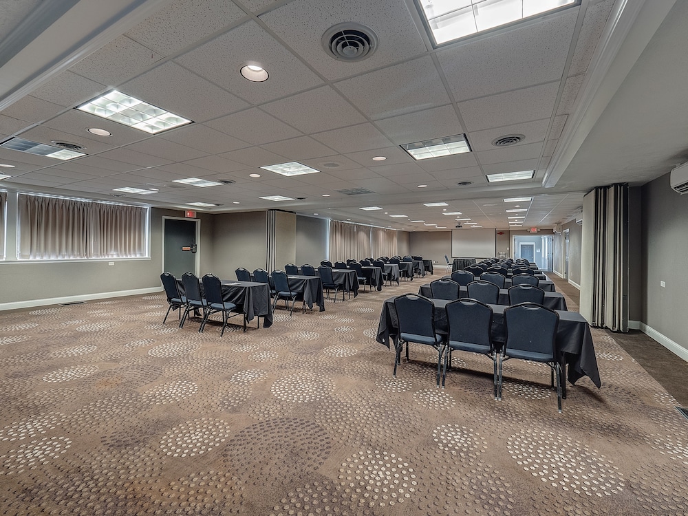 Eastland Suites Extended Stay Hotel & Conference Center Urbana