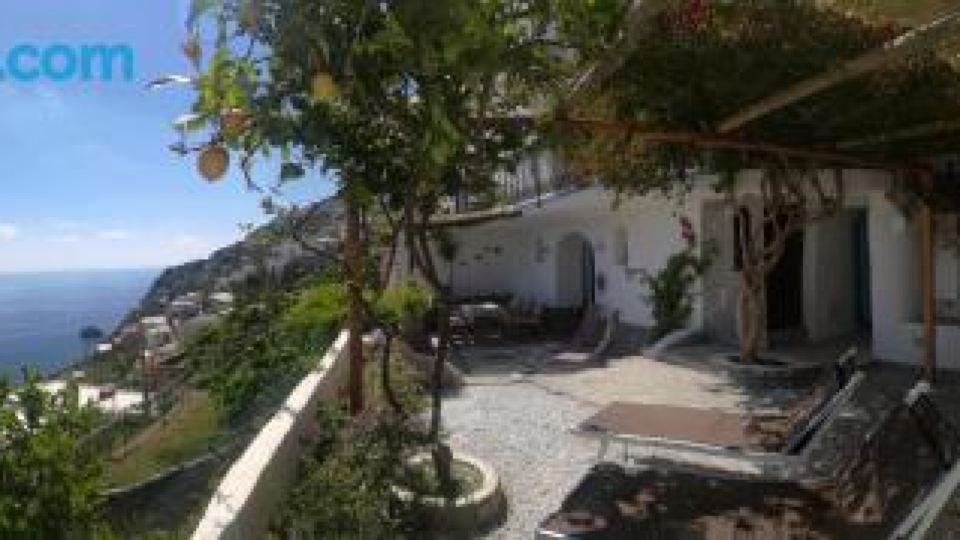 Mareluna Holiday Home