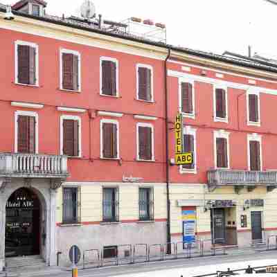 Hotel Mantegna Stazione Hotel Exterior