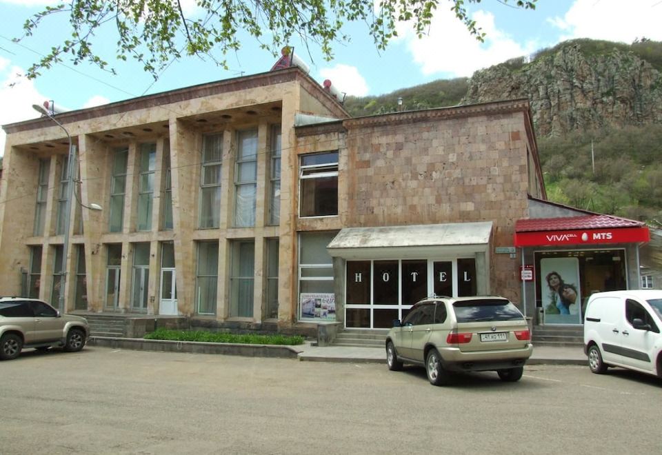 Джермук ереван. Отель джермук армения. Джермук мост. Бальнеологический курорт джермук. Пансионат в армении в джермуке.