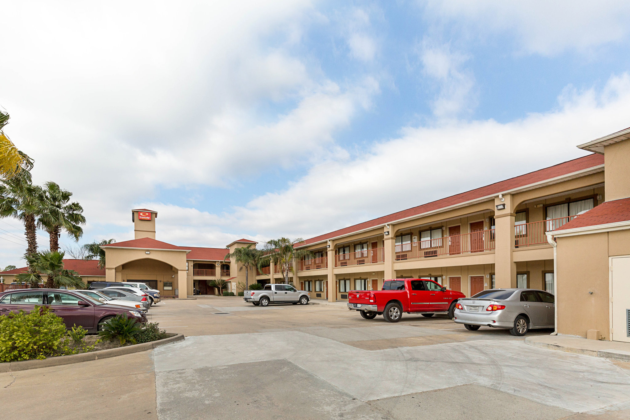 Red Roof Inn & Suites Houston - Humble/IAH Airport