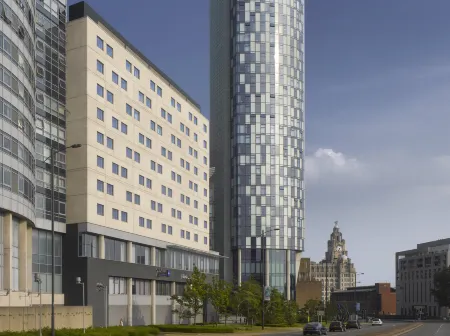 Radisson Blu Hotel, Liverpool Отели рядом с достопримечательностью «Уолласи Бич»