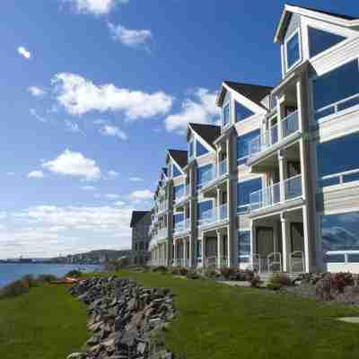 Beacon Pointe on Lake Superior Hotel Exterior