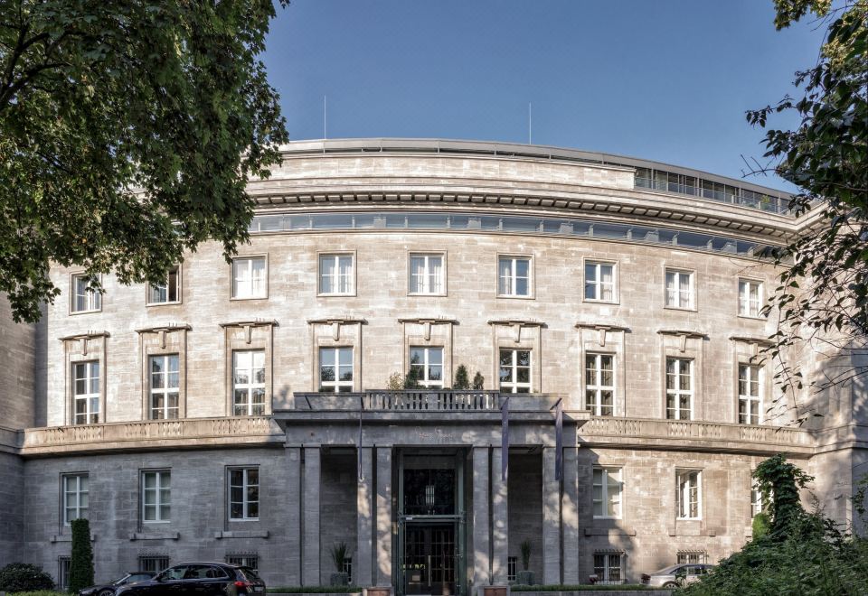 소/ 베를린 다스 슈트의 세련된 로비 또는 공용 공간