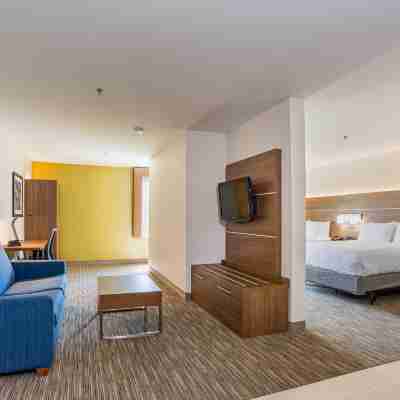 Holiday Inn Express & Suites Swansea Rooms