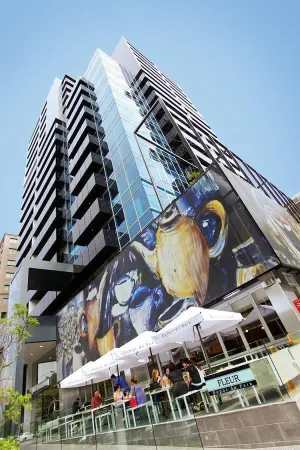 The Kinson Отели рядом с достопримечательностью «Punting on the Lake»