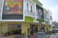 Sri Enstek Hotel KLIA, KLIA 2 & F1 - 2 Sao