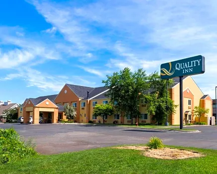 Quality Inn Lakeville Hotels near Cleary Lake Regional Park