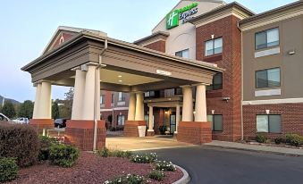 Holiday Inn Express & Suites Claypool Hill (Richlands Area)