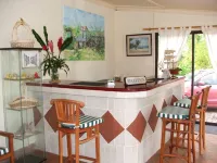 Carana Hilltop Villa - bar