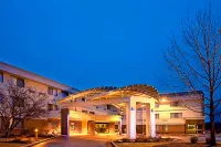Holiday Inn Express Milwaukee-West Medical Center Hotels in Воватоса