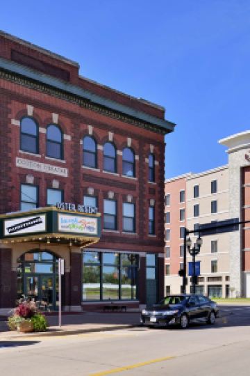 Hotel Dekat Industrial Technology Center Cedar-falls Tripcom