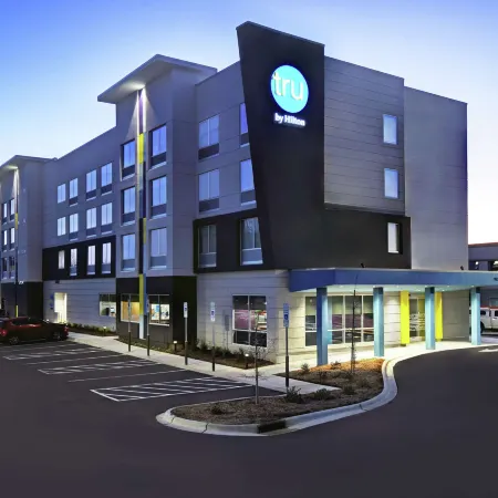 Tru by Hilton Burlington