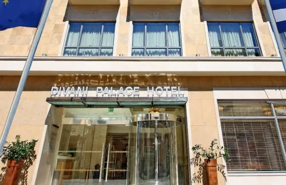 迪瓦尼拉里薩宮殿酒店