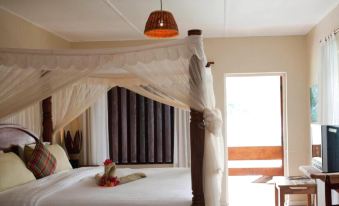 The Still Beach House - Housity
