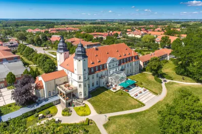 Schloss Fleesensee فنادق في Linstow