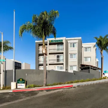 La Quinta Inn & Suites by Wyndham San Diego Mission Bay Отели рядом с достопримечательностью «Пляж Мишен-Бич»