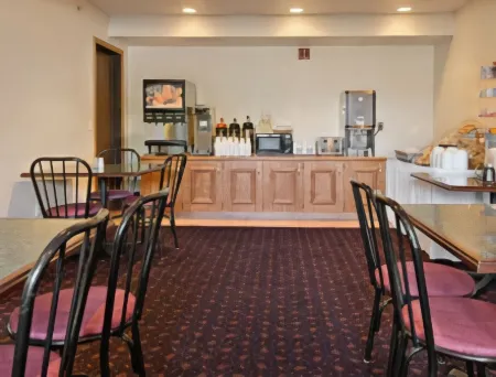 Super 8 by Wyndham Bridgeview of Mackinaw City