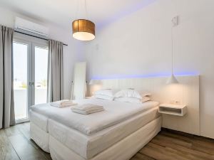 White Rock Milos Suites