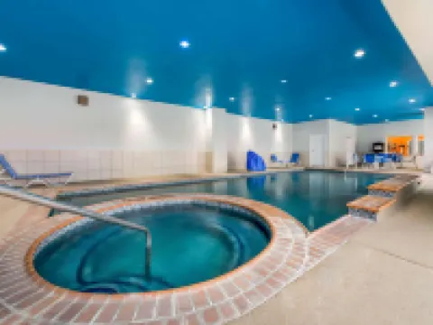 La Quinta Inn & Suites by Wyndham Orange Hotels in Orange