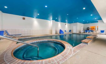 La Quinta Inn & Suites by Wyndham Orange