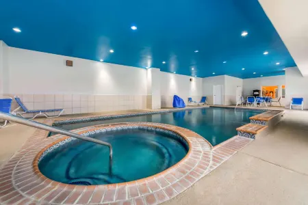 La Quinta Inn & Suites by Wyndham Orange