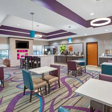 La Quinta Inn & Suites by Wyndham Pasadena North