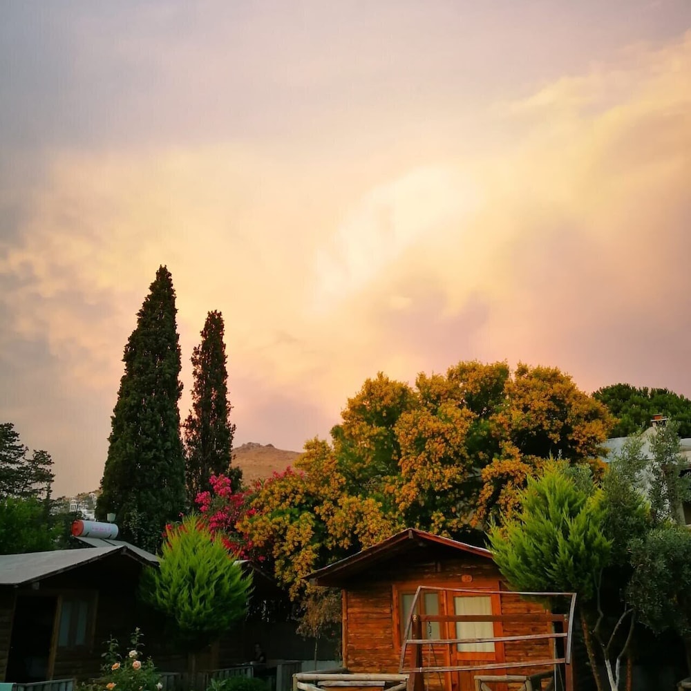 Pitos Bungalows