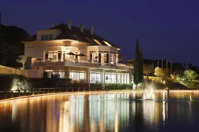 Elviria Hills Living Hotels near Cabopino Golf