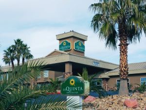 La Quinta Inn & Suites by Wyndham LV Tropicana Stadium