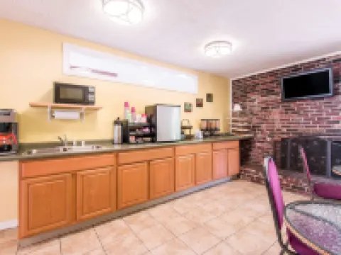 Relax Inn Hotels in Brunswick