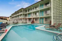 The Stevenson Monterey - Rooftop Pools