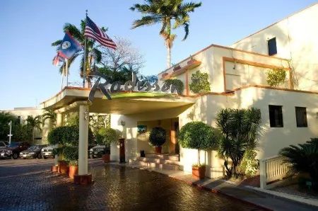Radisson Fort George Hotel and Marina Отели рядом с достопримечательностью «The Belize Sign Monument»